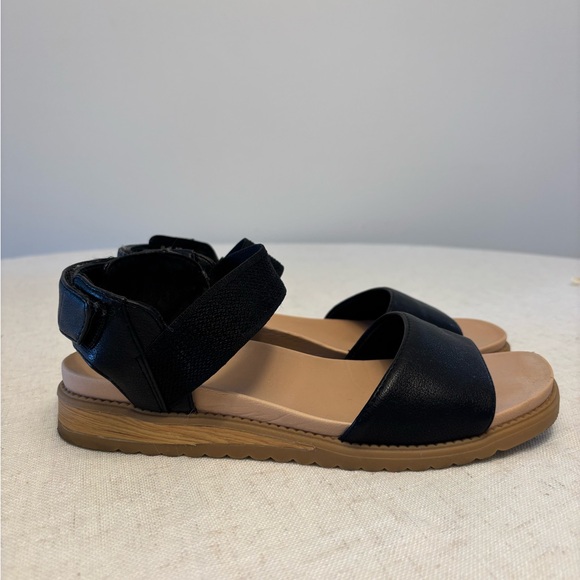 Sandals - Picture 3 of 5